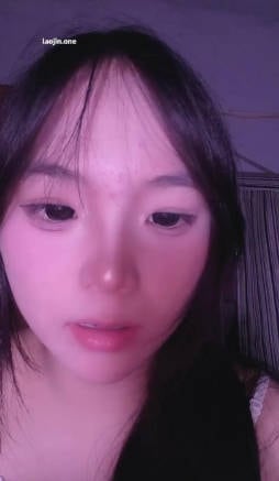2025年10月最新，清纯少女刚成年，【花瓣小田园】，学生妹春心萌动，闺房中偷偷自慰，粉穴美乳水声潺潺，抑制不住的呻吟