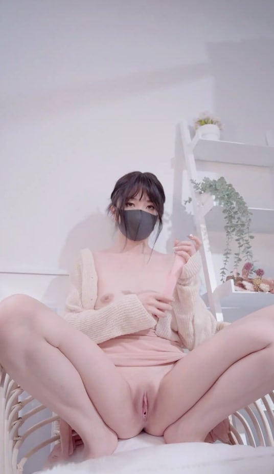 玩嗨高潮颤抖玩偶姐姐
