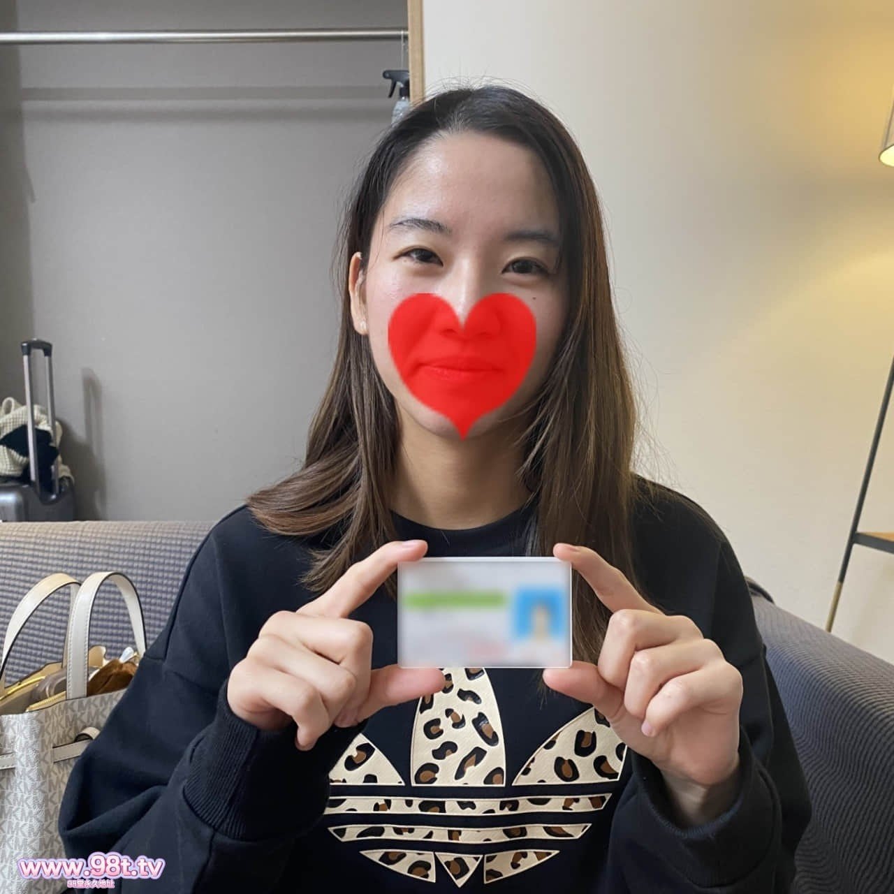 FC2PPV-4676142-フェラ好きな蒼〇優似の小柄な19歳人妻さん♡セルフイラマで喉奥い