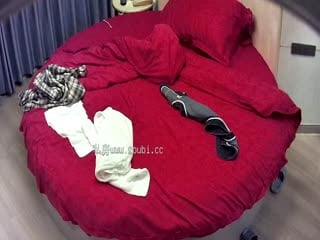 酒店高清偷拍精品马面裙的时尚女孩和猴急男友