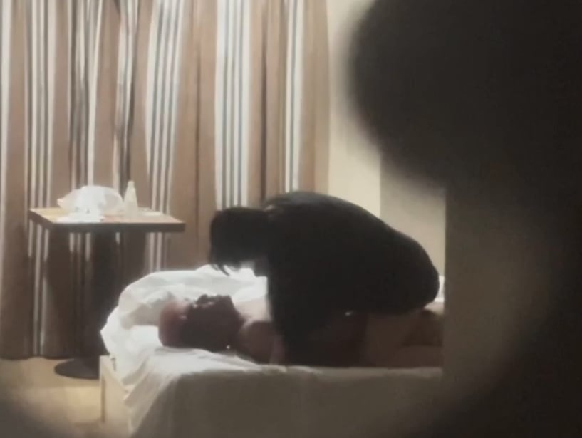 ✅猫眼偷拍✅隔门偷窥大学生电竞酒店内疯狂做爱(9)✅