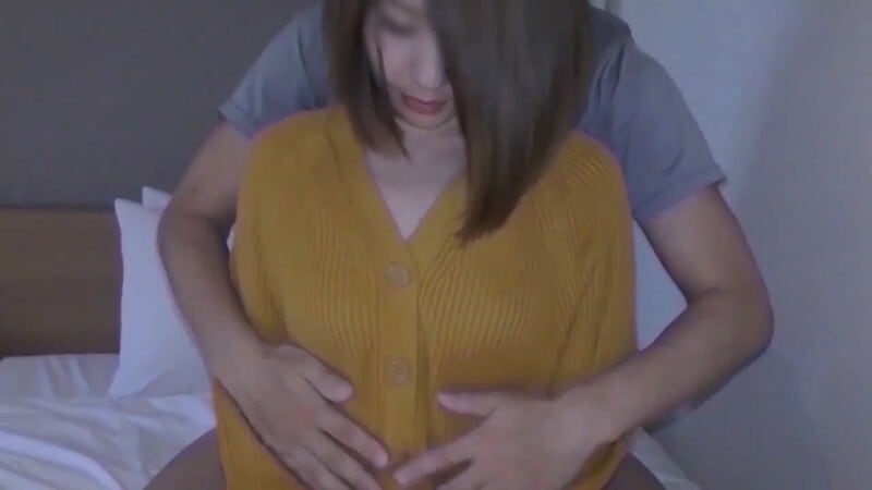 FC2-PPV-4688995 【限时5天重制版瘦脸马赛克】秋田美女人妻光天化日下饭店给老公买伴手礼被叫出来中出重制版